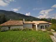 Dpt Alpes de Haute Provence (04), à vendre CASTELLANE maison 5 pièces - 143 m² - Terrain de 1143 m² - Plain pied — photo 2