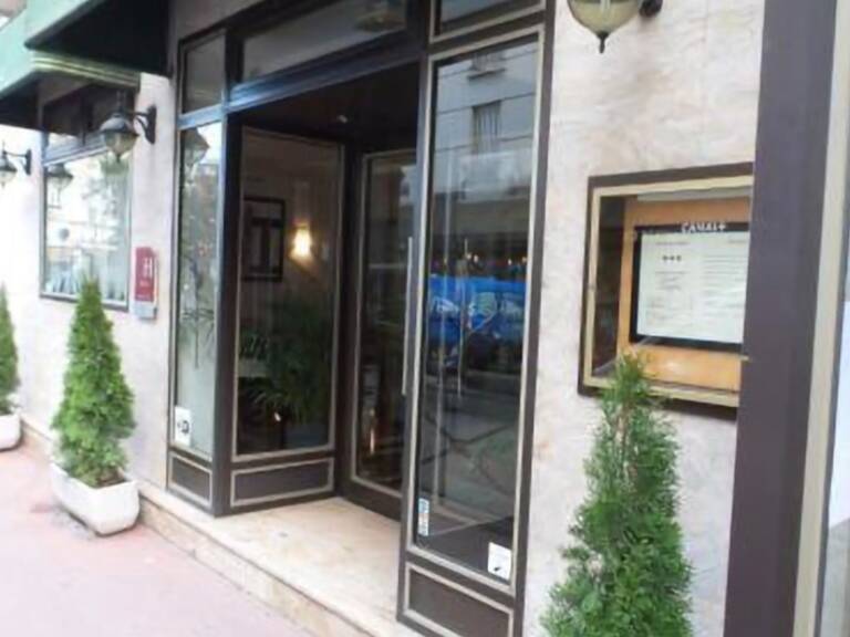Bel HOTEL PARTICULIER à vendre LEVALLOIS PERRET (92) — photo 1