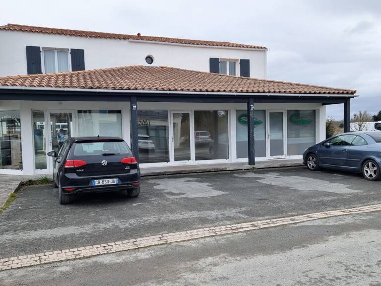 Dpt Charente Maritime (17), A Louer ST-PIERRE D'OLERON idéalement située en cœur de ZAE Local commercial de 48m² — photo 1