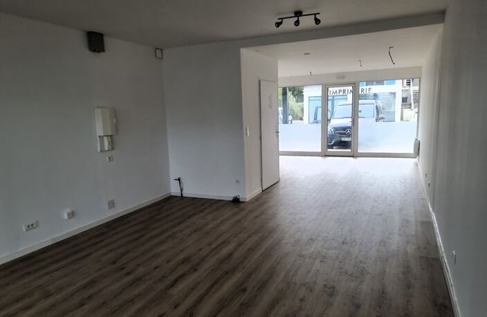 Dpt Charente Maritime (17), A Louer ST-PIERRE D'OLERON idéalement située en cœur de ZAE Local commercial de 48m² — photo 4