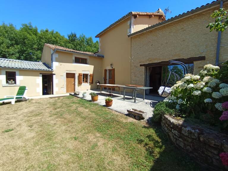 SAIVRES (79) À VENDRE – MAISON DE CARACTÈRE EN PLEINE CAMPAGNE 195 m² -6P- 3249 m² de terrain arboré — photo 1