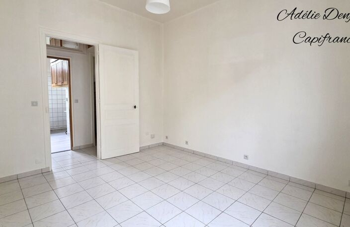 Appartement à vendre - 3 pièces - 50m² - REIMS Quartier Barbâtre — photo 3