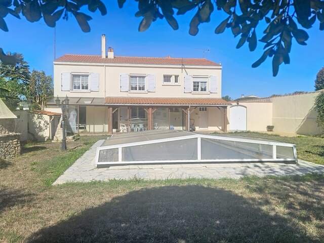 L’HOUMEAU – AUX PORTES DE LA ROCHELLE – MAISON FAMILIALE À FORT POTENTIEL- JARDIN AVEC DOUBLE ACCES — photo du bien