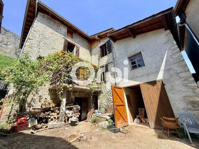 Lumbin Maison de village à rénover entièrement – Fort potentiel – 120 m² habitables – 151 900 € — photo du bien