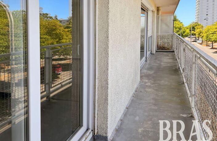 Appartement T5 de 87 m²  avec balcons- Bellevue - cave et parking — photo 3