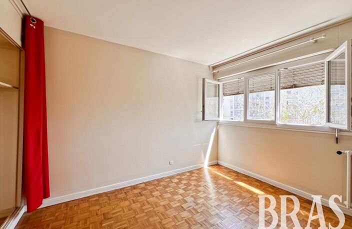 Appartement T5 de 87 m²  avec balcons- Bellevue - cave et parking — photo 4