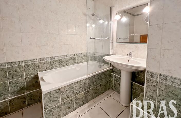Appartement T5 de 87 m²  avec balcons- Bellevue - cave et parking — photo 5