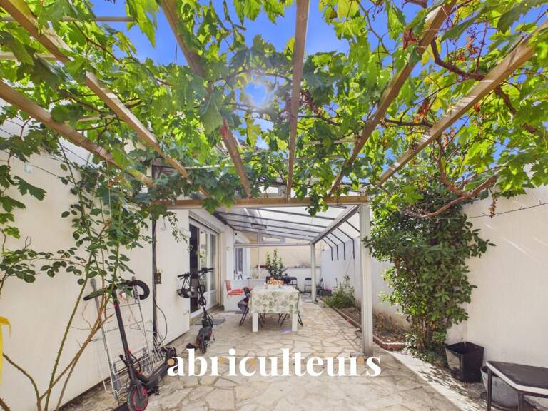 Maison familiale de plain pied - 5 chambres - 134 m²  - avec jardin, terrasse et 3 stationnements — Bezons — photo 1