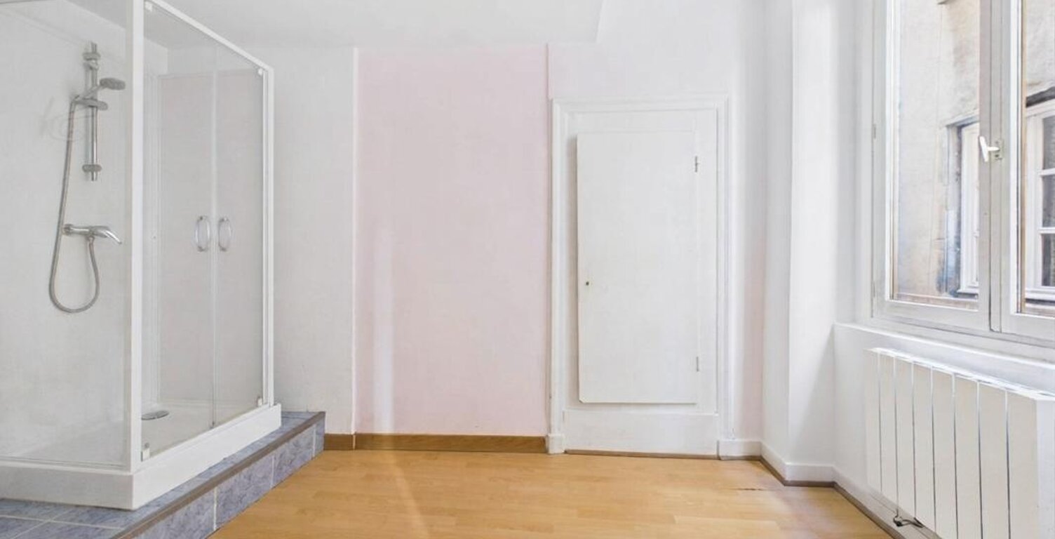 Petit 2 pièces à fort potentiel en vente à Lyon 1er — photo 1