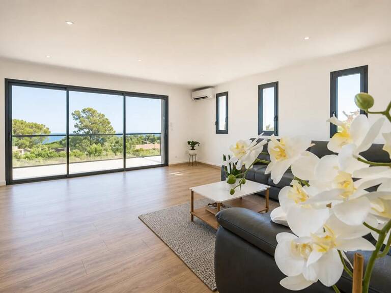 Villa 6 pièces de 177 m² à Saint-Aygulf — photo 1