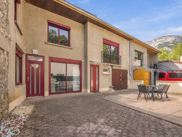 Maison de 6 pièces de 138 m² à Varces-Allières-et-Risset — photo 1