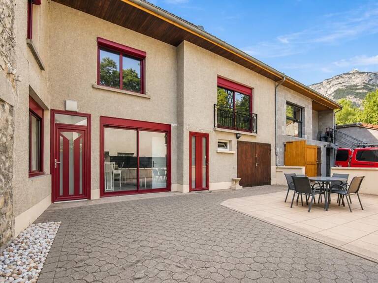Maison de 6 pièces de 138 m² à Varces-Allières-et-Risset — photo 1