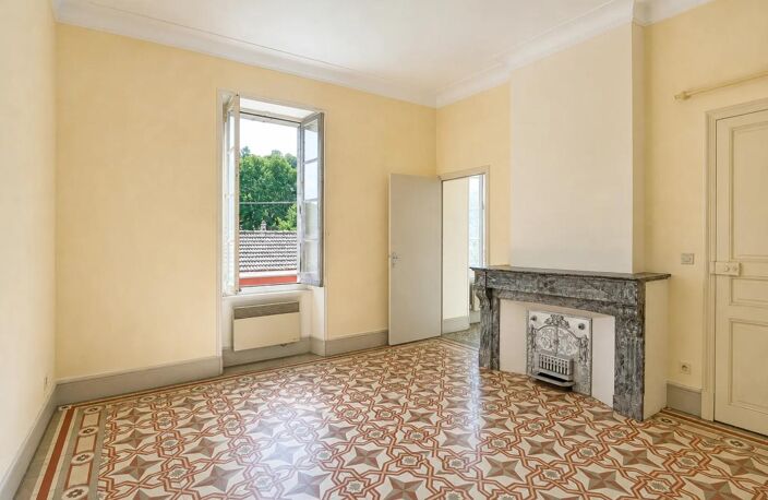 Immeuble de 4 lots de 253 m² situé à Alès — photo 2