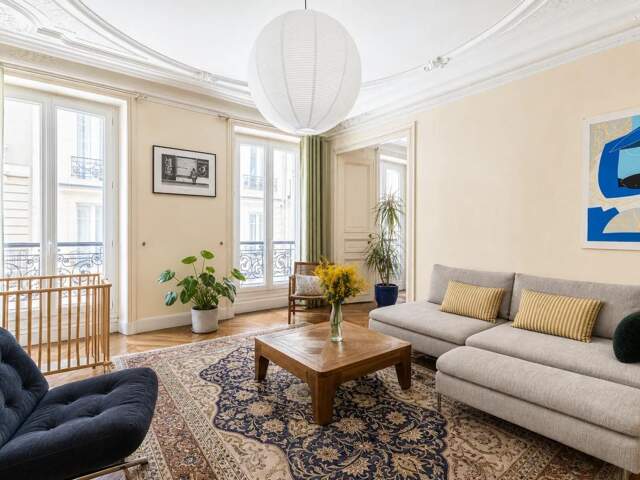 Appartement de 4 pièces de 70 m² à Paris — photo du bien