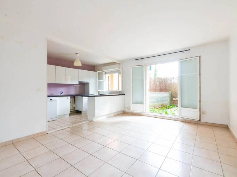Appartement 2 pièces de 45 m² en rez de jardin à Plaisir — photo 1