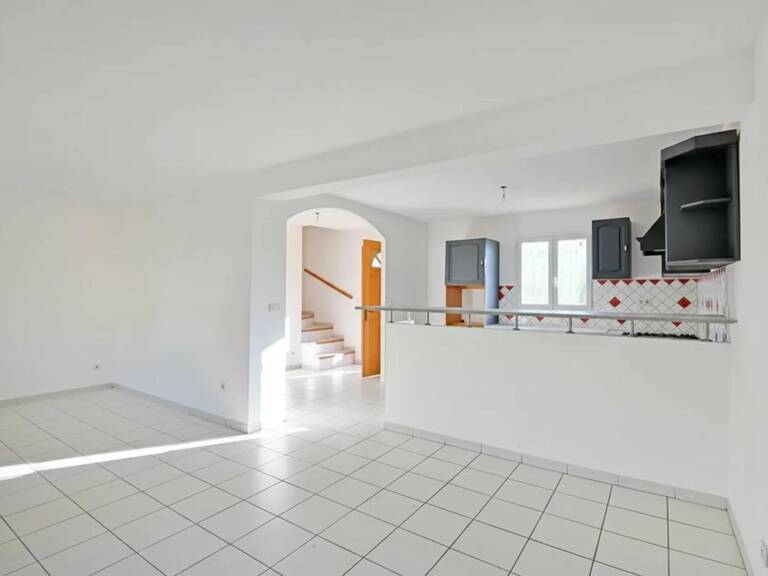 Maison lumineuse avec jardin à Saint-Julien-les-Rosiers — photo 1