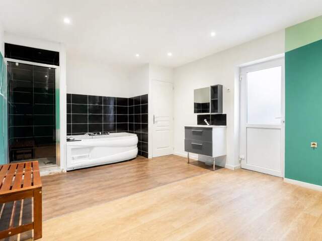 Immeuble de 3 appartements de 140 m² situé à Roubaix — photo du bien