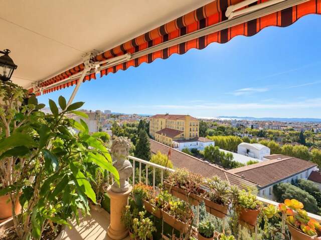Appartement T2 à vendre - VIAGER OCCUPÉ - Dernier étage, vue mer, exposition SUD, HYÈRES — photo du bien