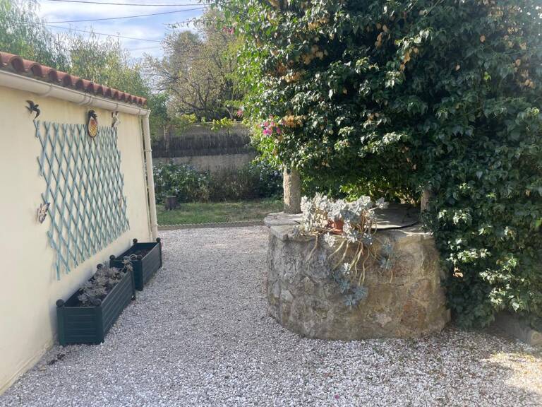 LES SABLETTES VILLA T4 DE PLAIN PIED AVEC GARAGE PUITS ATELIER ET DEPENDANCES SUR PARCELLE DE 616M² — photo 1