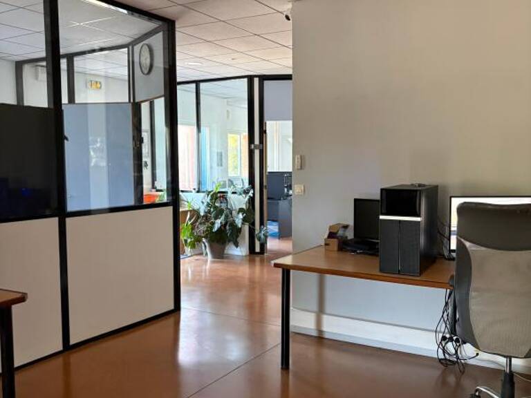 EUROCENTRE - Ensemble immobilier à Vendre — photo 1