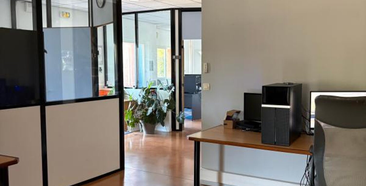 EUROCENTRE - Ensemble immobilier à Vendre — photo 1