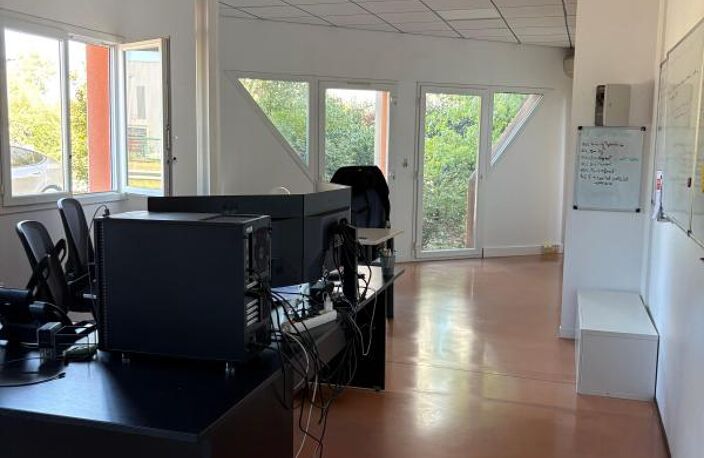 EUROCENTRE - Ensemble immobilier à Vendre — photo 2