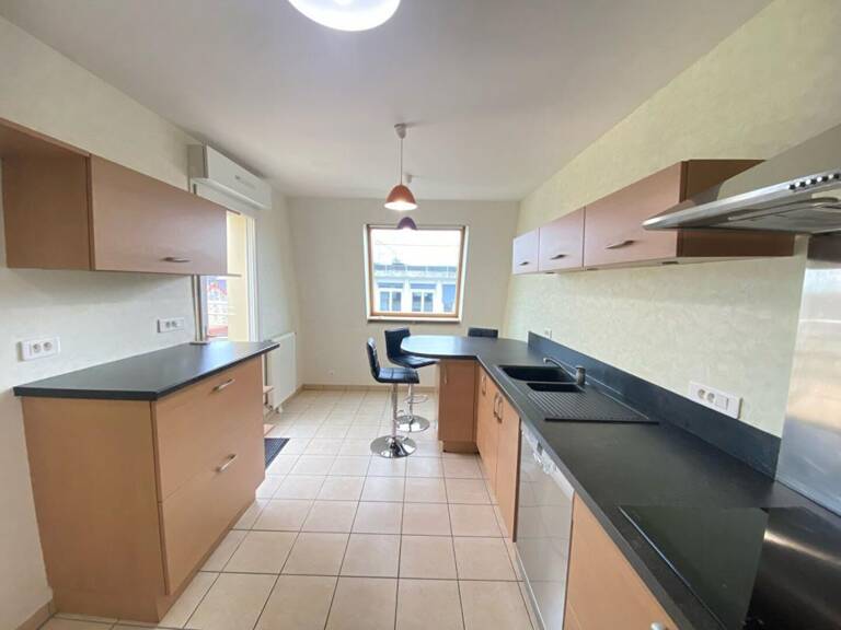 Appartement À Louer - Tuilières — photo 1