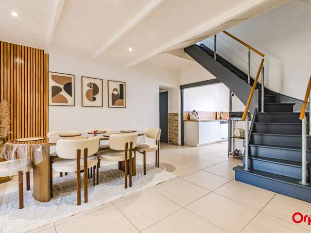 Maison À Vendre 5 Chambres Garage et Jardin — photo du bien