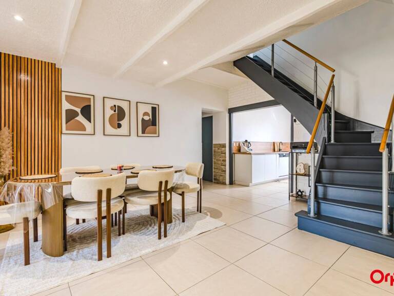 Maison À Vendre 5 Chambres Garage et Jardin — photo 1