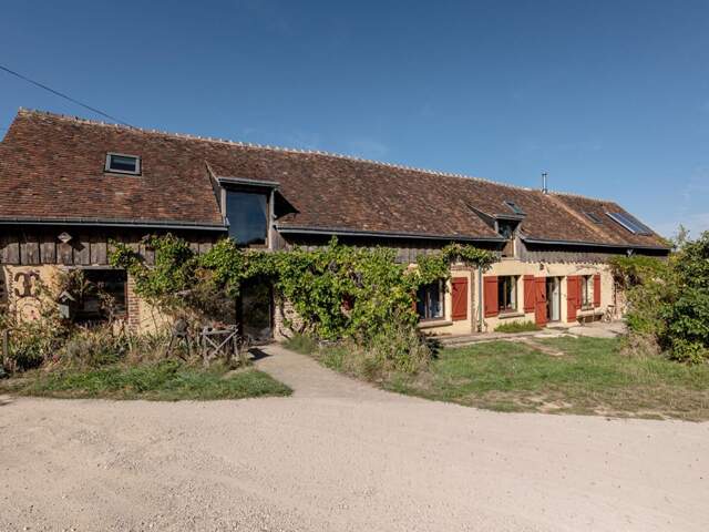LIEUX UNIQUES ® x PROPRIÉTÉS PRIVÉES ® PROPOSE BELLE LONGÈRE 202 M² SUR UN TERRAIN DE 9051 M² - BOURSAY — photo du bien