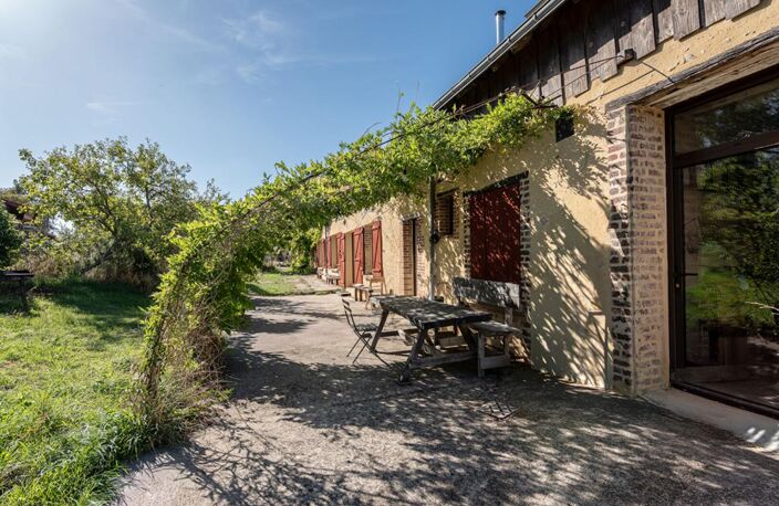 LIEUX UNIQUES ® x PROPRIÉTÉS PRIVÉES ® PROPOSE BELLE LONGÈRE 202 M² SUR UN TERRAIN DE 9051 M² - BOURSAY — photo 3