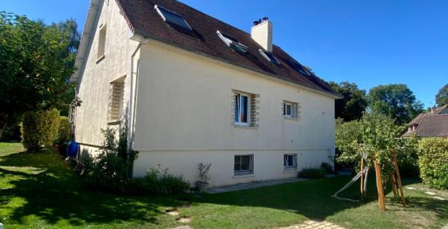 Hubert-Folie Maison familiale de 187 m² avec sous-sol complet et grand terrain — photo 1