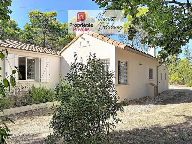 Maison familiale de plain pied sur grand terrain avec piscine — photo du bien