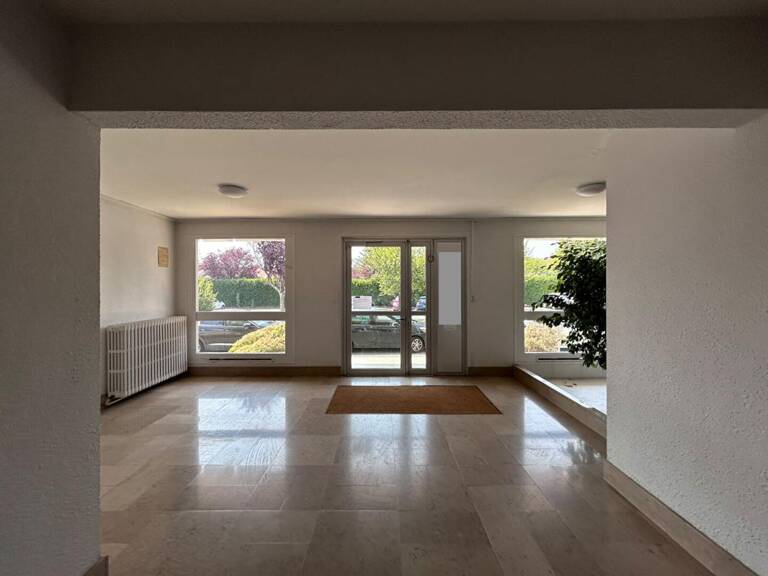 POITIERS  TOUFFENET - APPARTEMENT T2 DE 63,91 m² AVEC LOCATAIRE EN PLACE - CAVE + PARKING — photo 1