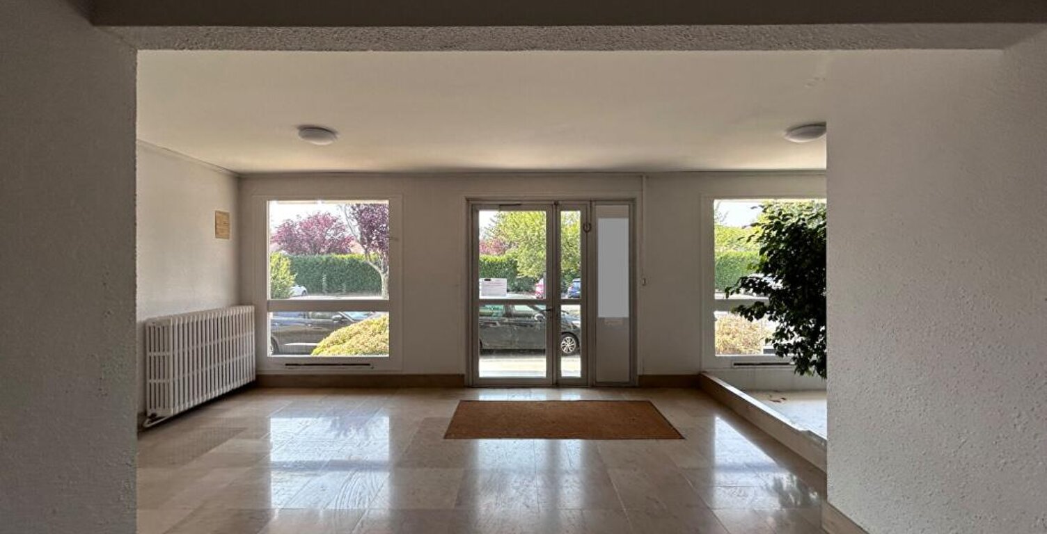 POITIERS  TOUFFENET - APPARTEMENT T2 DE 63,91 m² AVEC LOCATAIRE EN PLACE - CAVE + PARKING — photo 1