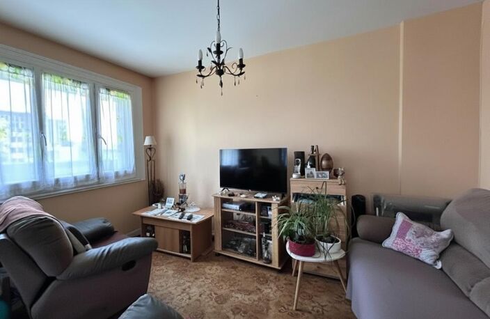 POITIERS  TOUFFENET - APPARTEMENT T2 DE 63,91 m² AVEC LOCATAIRE EN PLACE - CAVE + PARKING — photo 5
