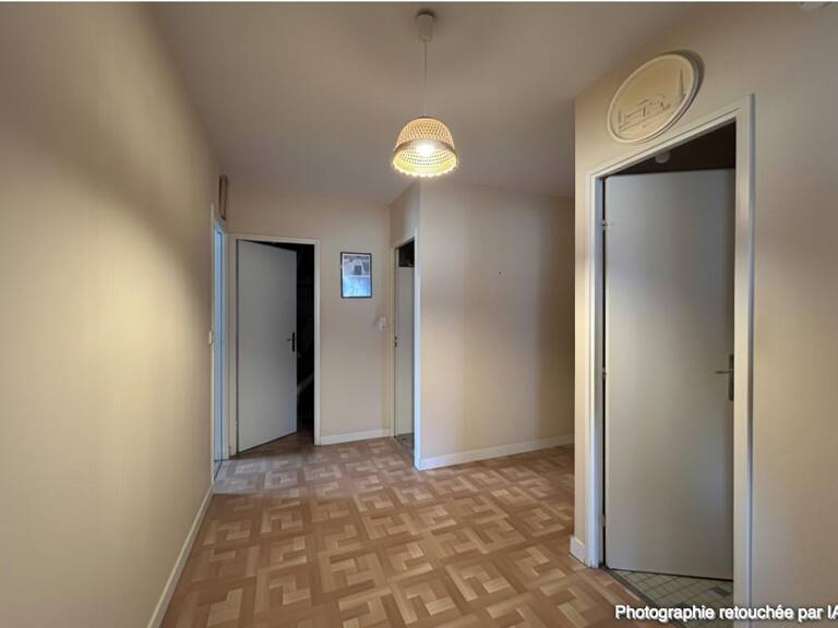 POITIERS  TOUFFENET - APPARTEMENT T2 DE 63,91 m² AVEC LOCATAIRE EN PLACE - CAVE + PARKING — photo 1