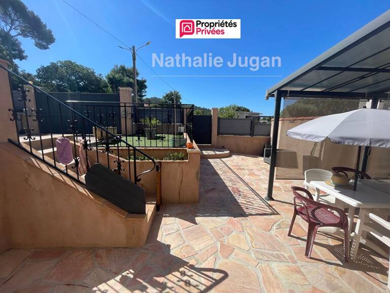 A vendre Maison atypique - Six Fours Les Plages 6P de 156.35 m2 avec garage, stationnements intérieurs et piscine — photo 1