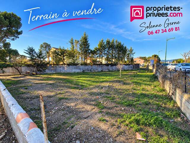 Terrain constructible 457 m² — photo du bien
