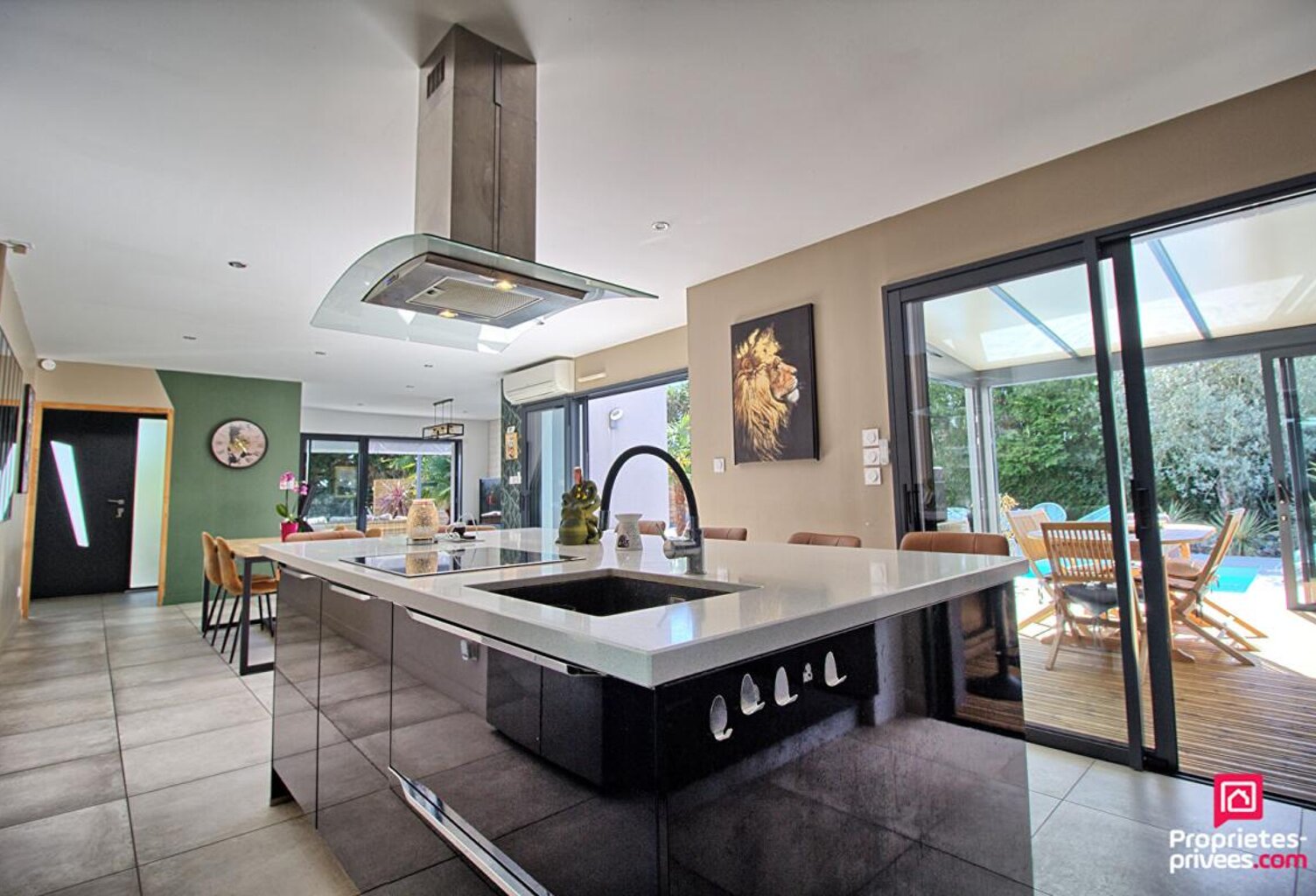 Maison Loire Authion contemporaine 8 pièces 220 m2 piscine — photo 1