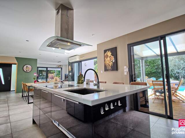 Maison Loire Authion contemporaine 8 pièces 220 m2 piscine — photo du bien