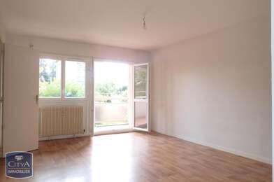 Appartement 3 pièces 831 €