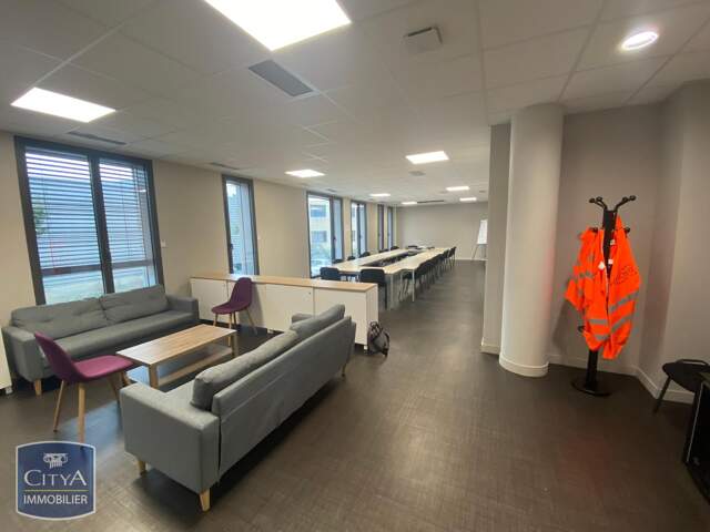 Bureau 1 pièce 88 m² à Chambéry — photo du bien