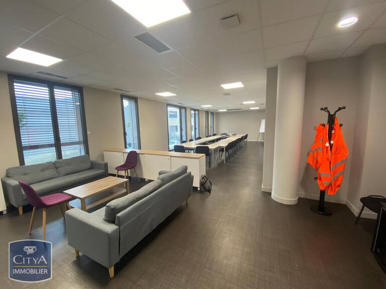 Bureau 1 pièce 88 m² — photo 1