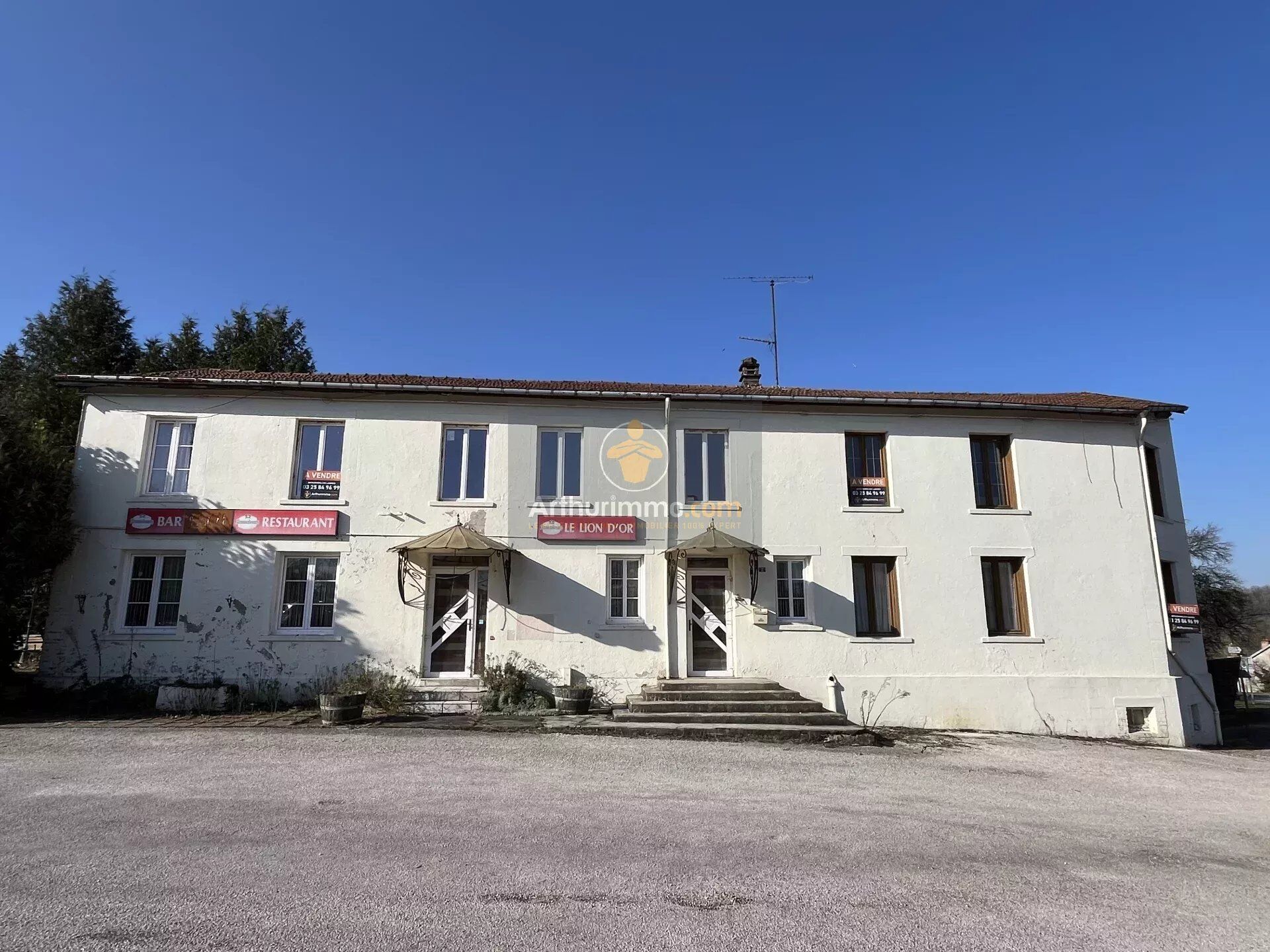 Maison 12 pièces 370 m² · à Culmont · 370 m² · 30 000 €