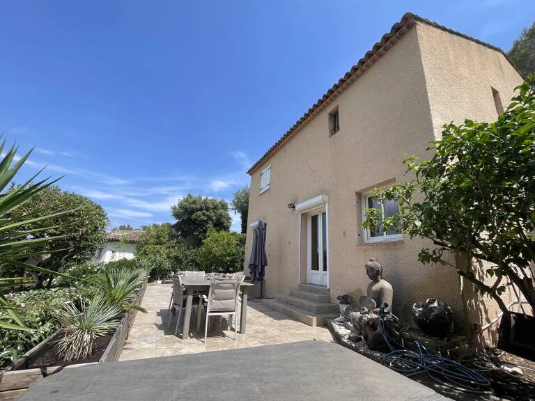MAISON LUMINEUSE 3 CHAMBRES AVEC JARDIN À VALESCURE — photo 1