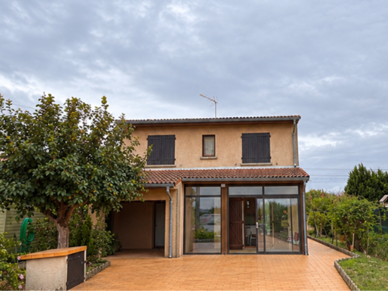 Maison avec jardin et garage — photo 1