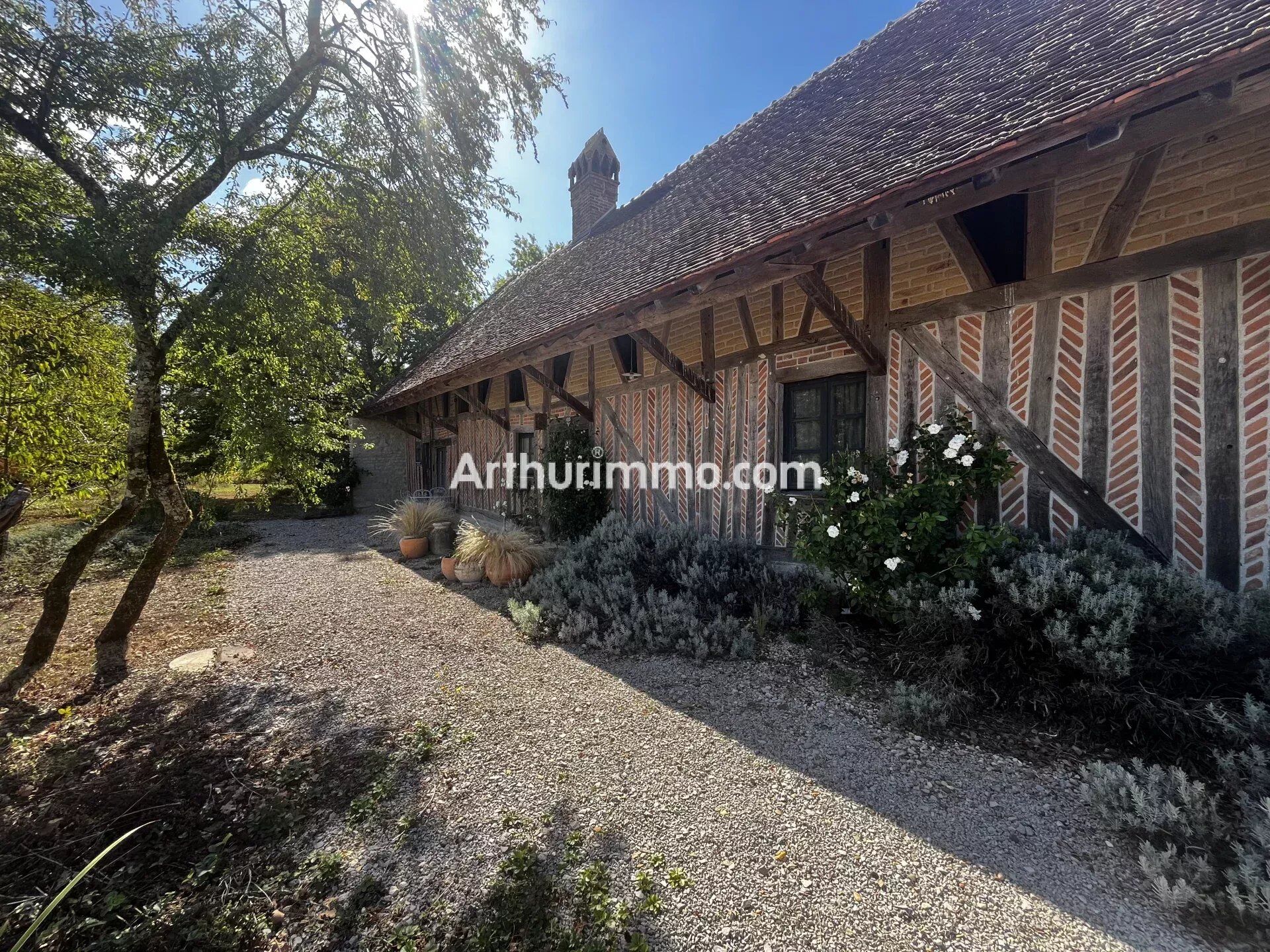 Maison 8 pièces 201 m² · à Saillenard · 201 m² · 295 000 €