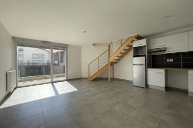 Appartement 3 pièces 832 €