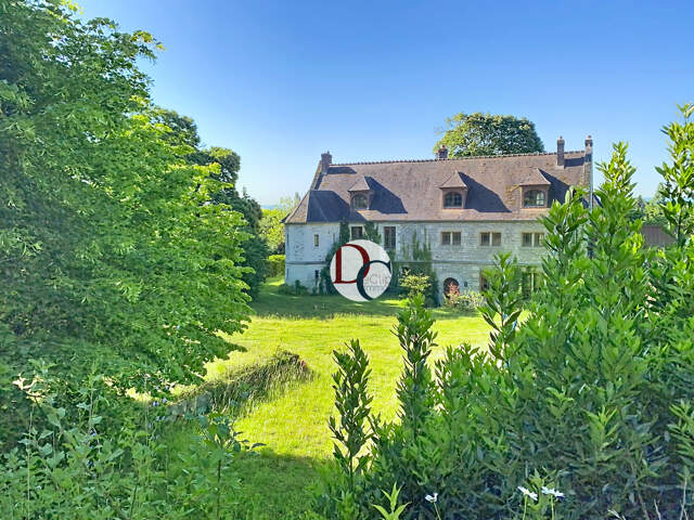 Manoir avec son parc boisé et deux maisons dans un bel envir — photo du bien